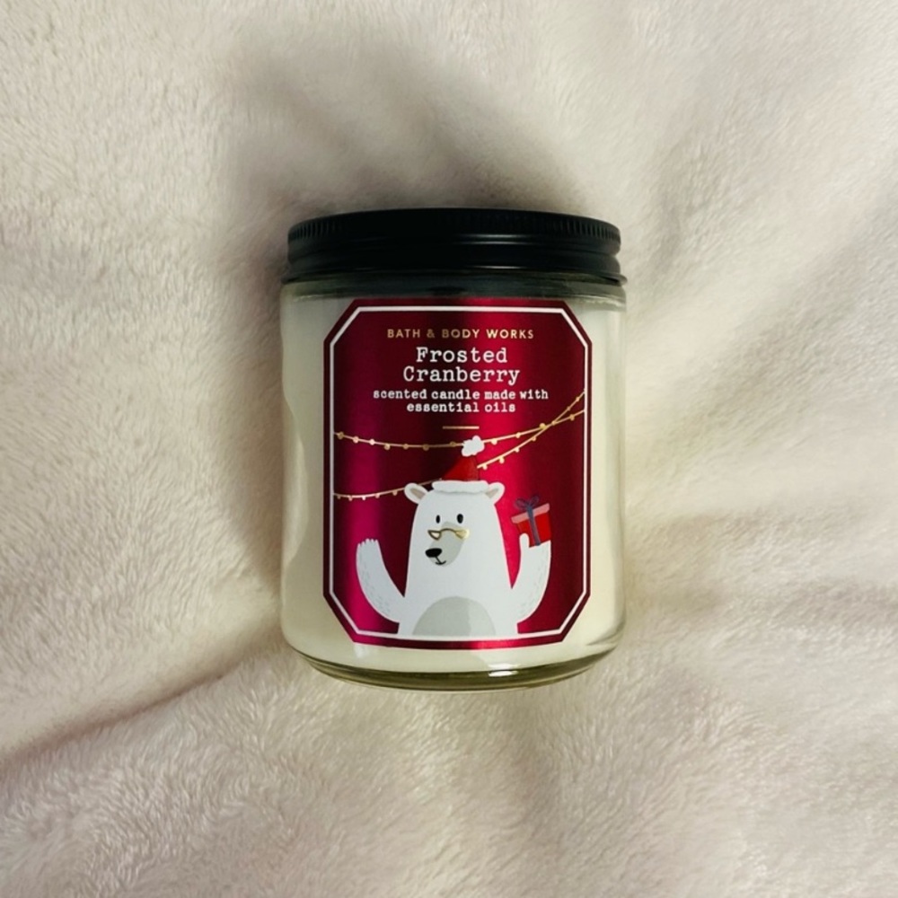 Bath and Bodyworks frosted Cranberry Candle
